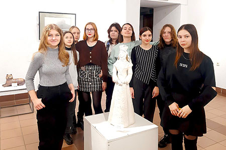 Учащиеся колледжа посетили выставку керамики "Творцы"