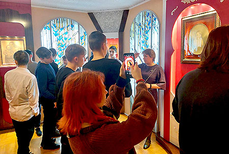 Сегодня учащиеся групп 34 и 35 побывали на экскурсии в музее Максима Богдановича