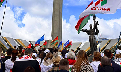 Возложении цветов к стеле "Минск - город герой", посвященном 78 годовщине Великой Победы