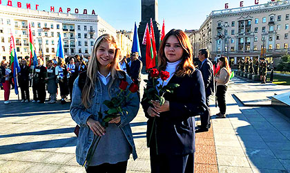 16 сентября учащиеся колледжа приняли участие в Торжественном возложении цветов к монументу Победы