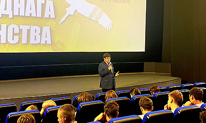 В рамках празднования Дня народного единства, для учащихся групп 34, 35 и 42 был организован показ фильма "На другом берегу".