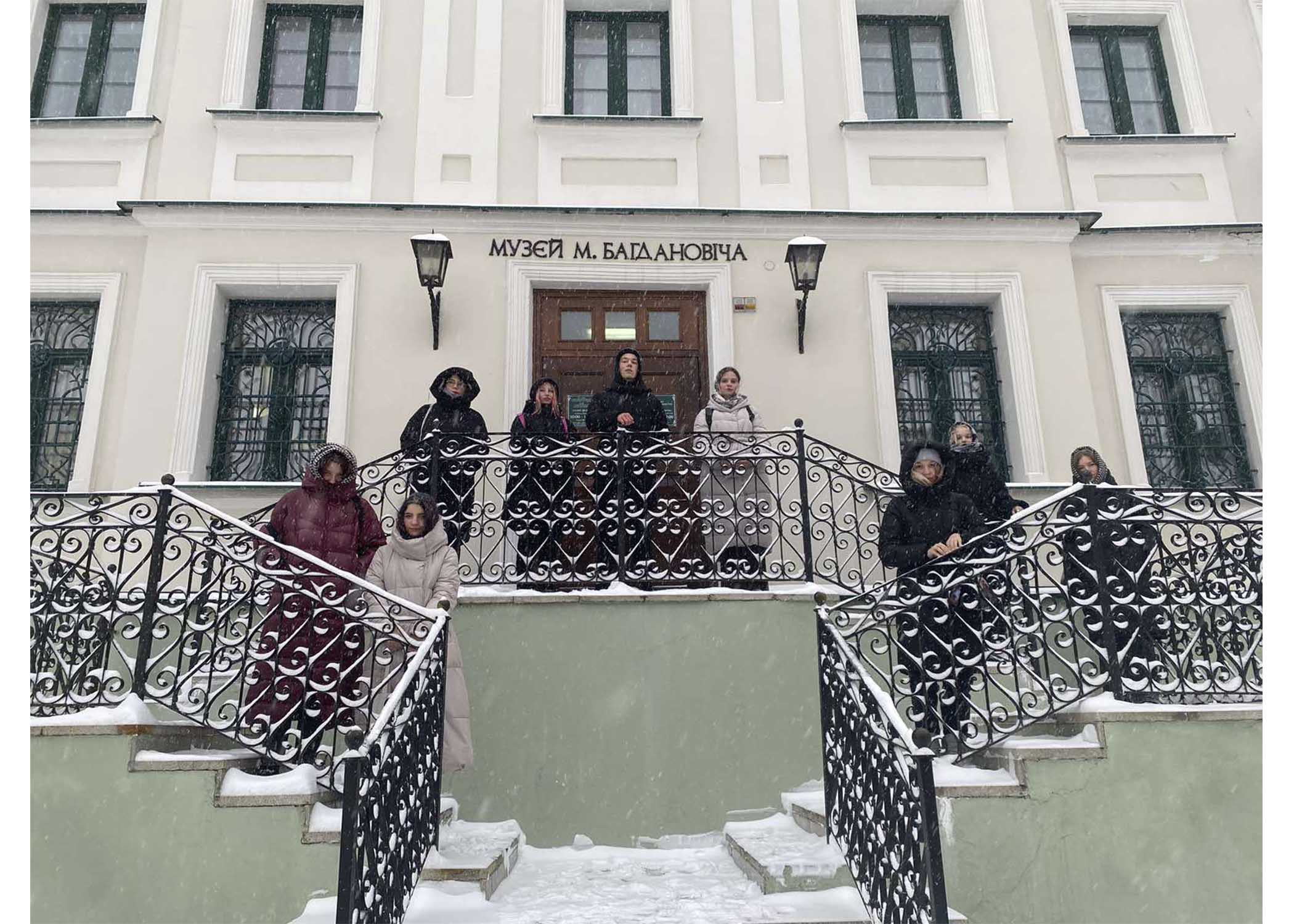 29 ноября учащиеся учебных групп  27 и 30 посетили литературный музей Максима Богдановича, где познакомились с обновленной экспозицией музея. 