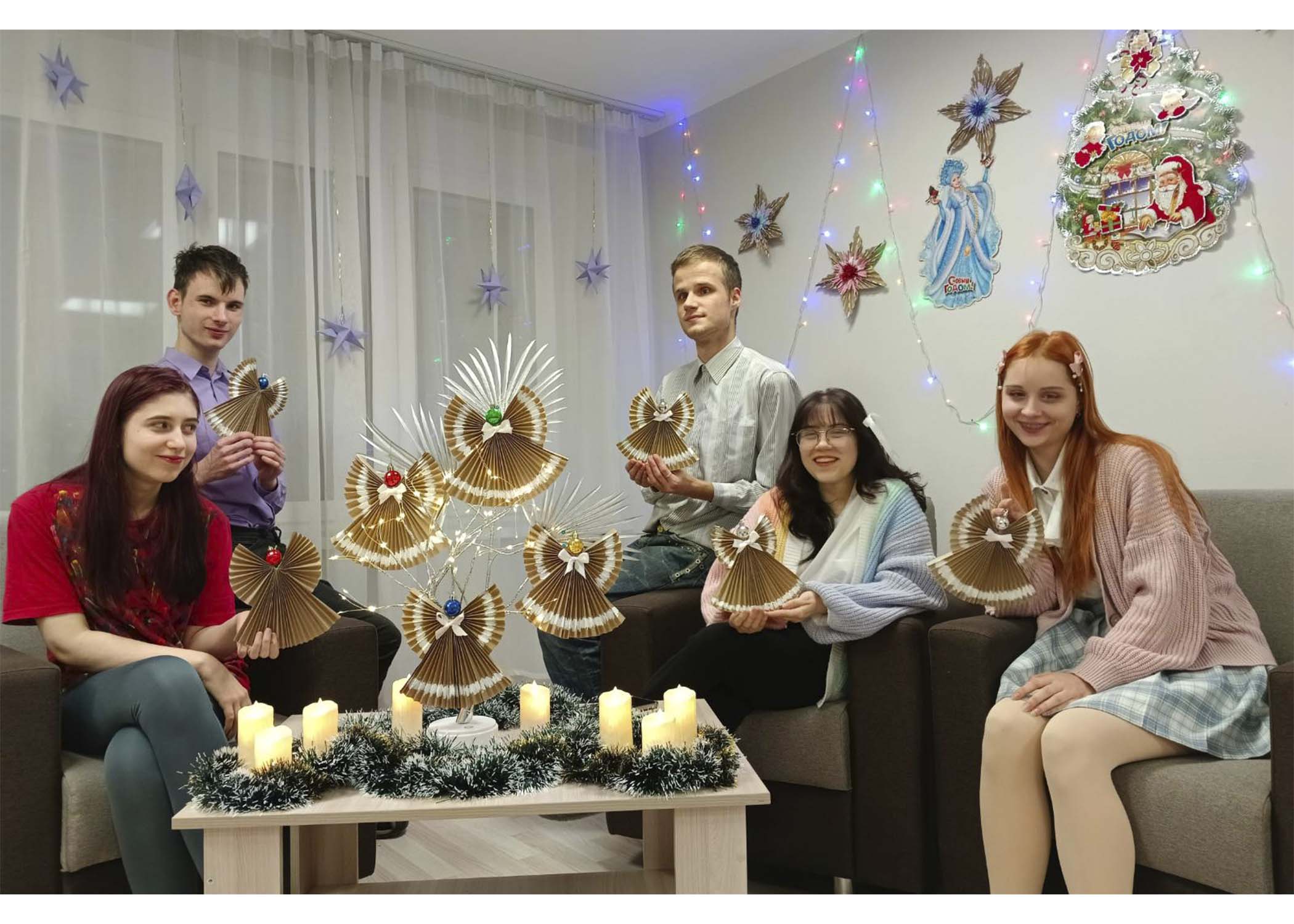 6 января, в канун праздника Рождества, в общежитии колледжа прошел мастер - класс "Под крылом Рождественского ангела", где царила атмосфера добра и творчества.