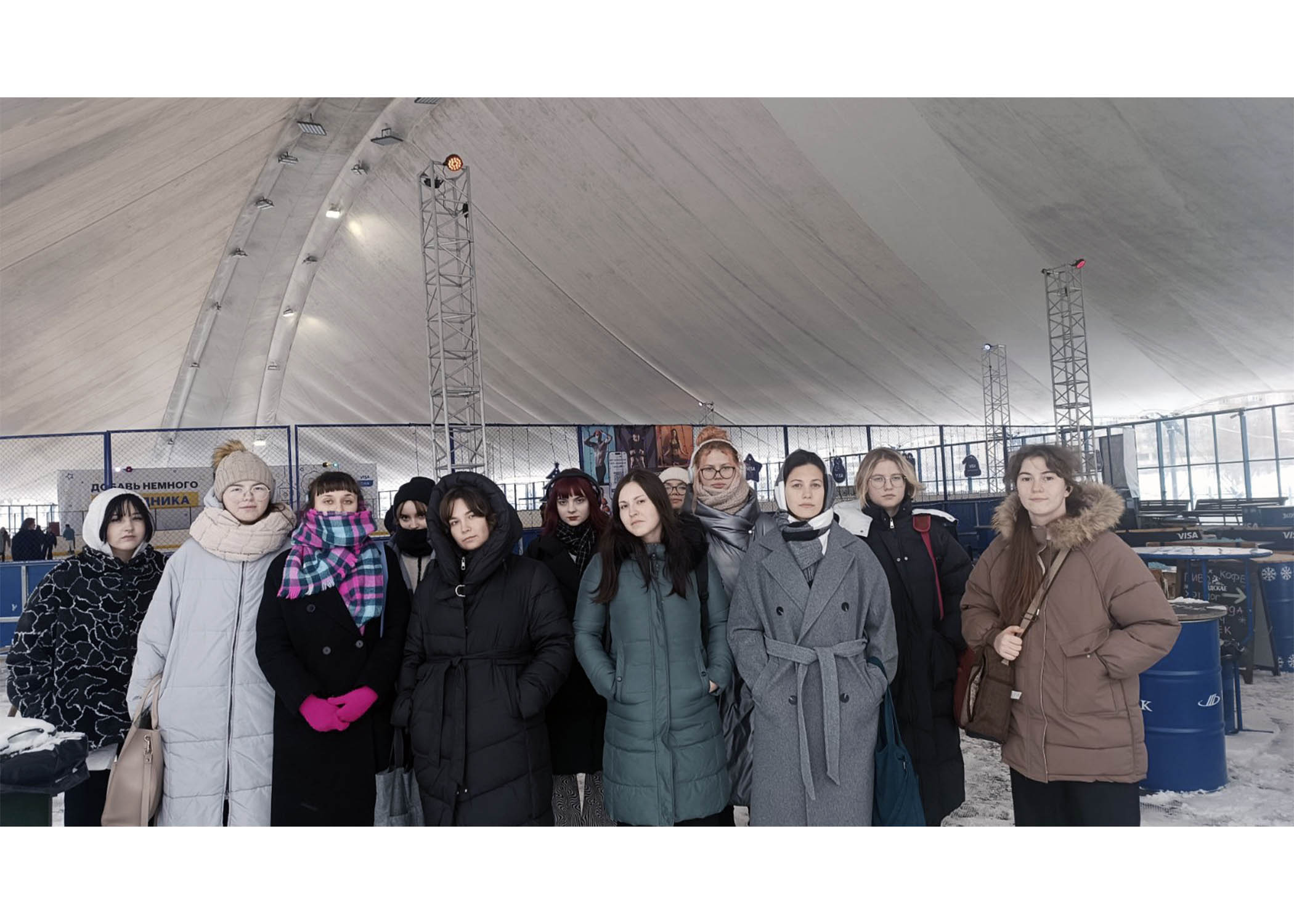 13 января, в последний день зимних каникул, учащиеся группы 29 активно отдыхают на катке возле Дворца спорта.