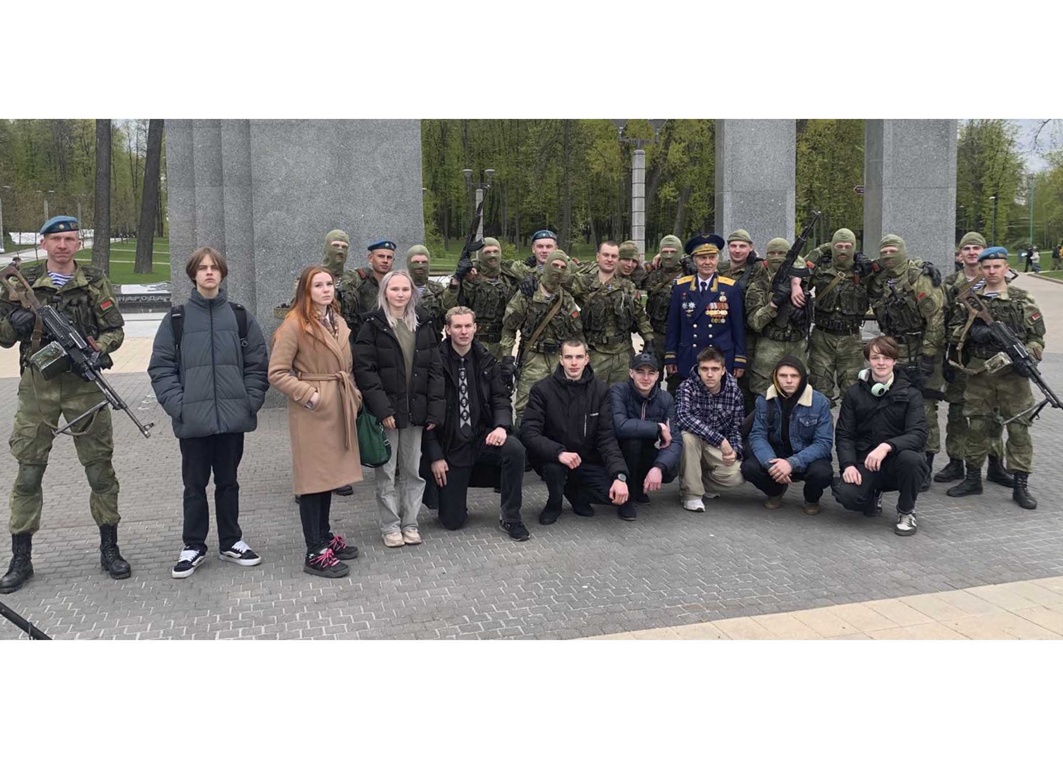 Учащиеся нашего колледжа приняли участие в торжественной отправке призывников в Вооруженные Силы Республики Беларусь.