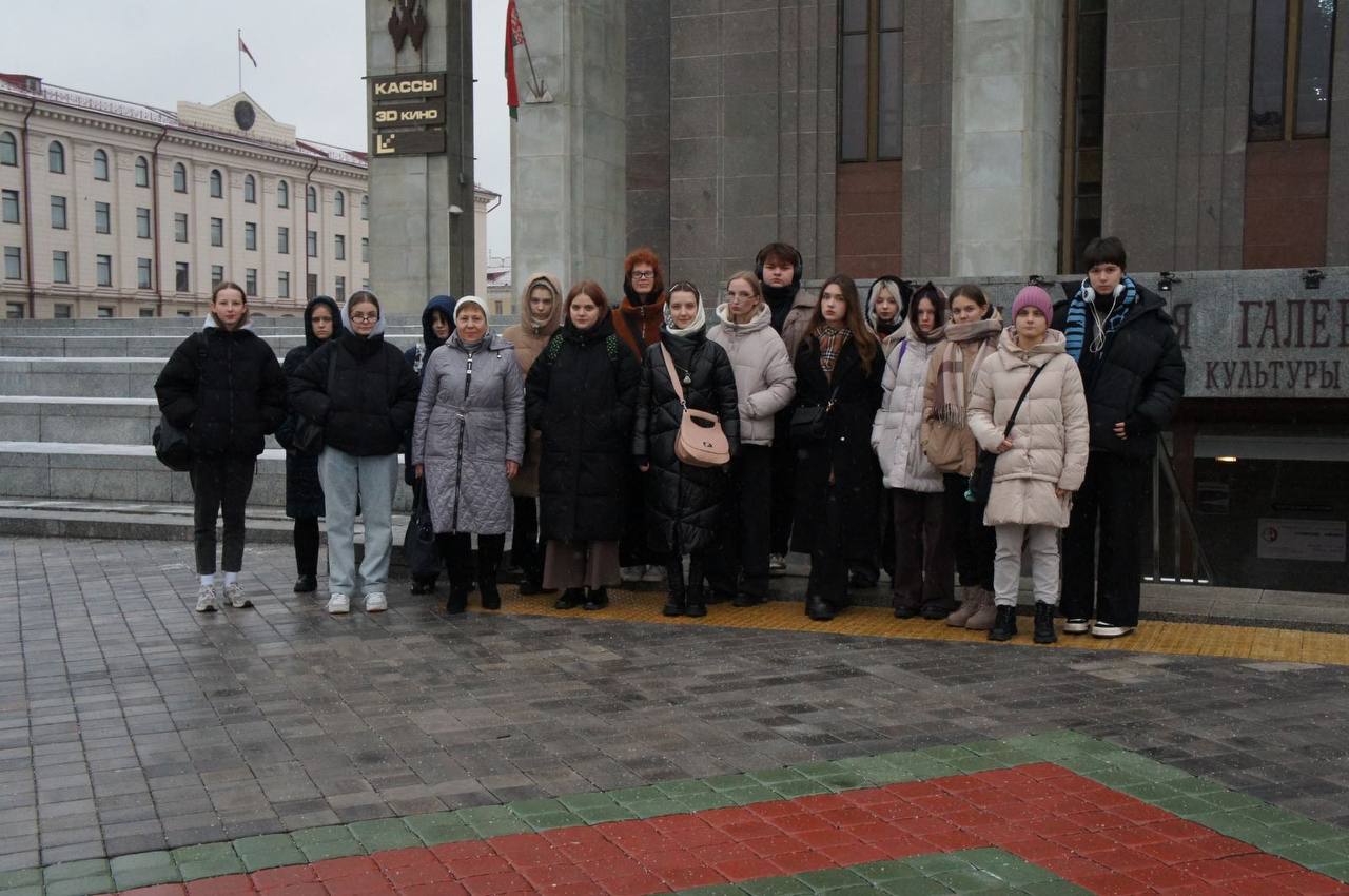 Учащиеся группы 34 посетили выставку картин в художественной галерее "Университет культуры"