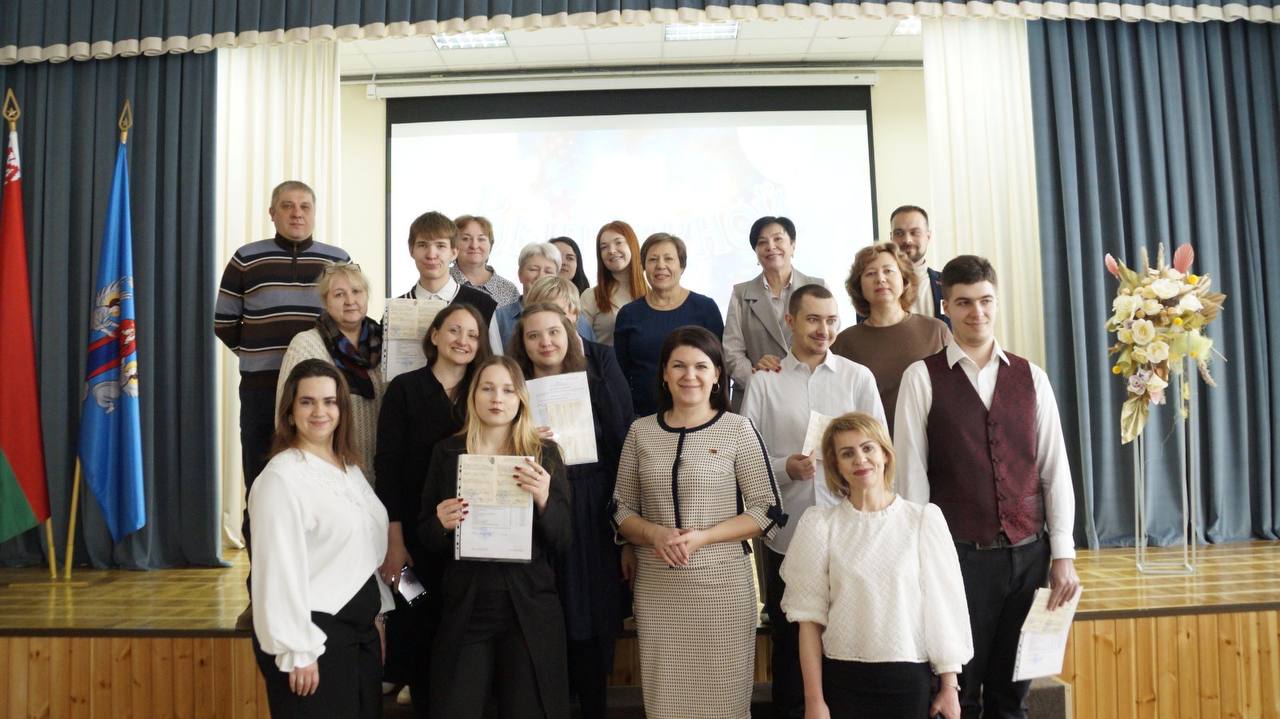 Проводили выпускников с особенностями психо-физического развития, получивших квалификацию "Исполнитель художественно-оформительских работ" во взрослую жизнь!