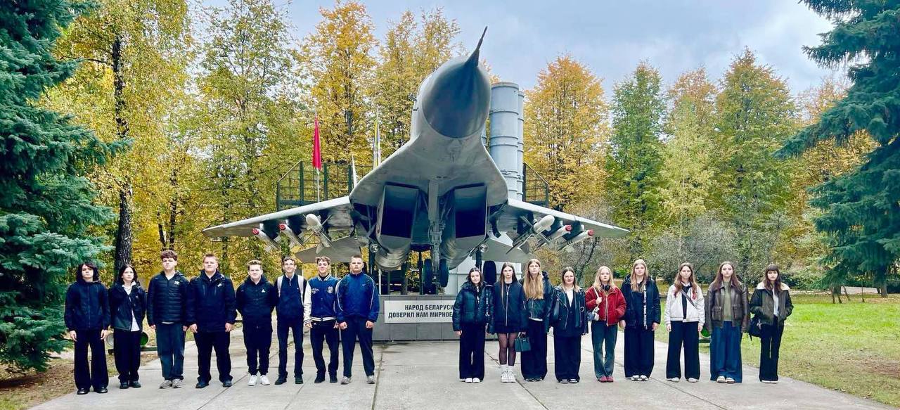 Члены военно-патриотического клуба "Юный призывник" посетили воинскую часть 45017