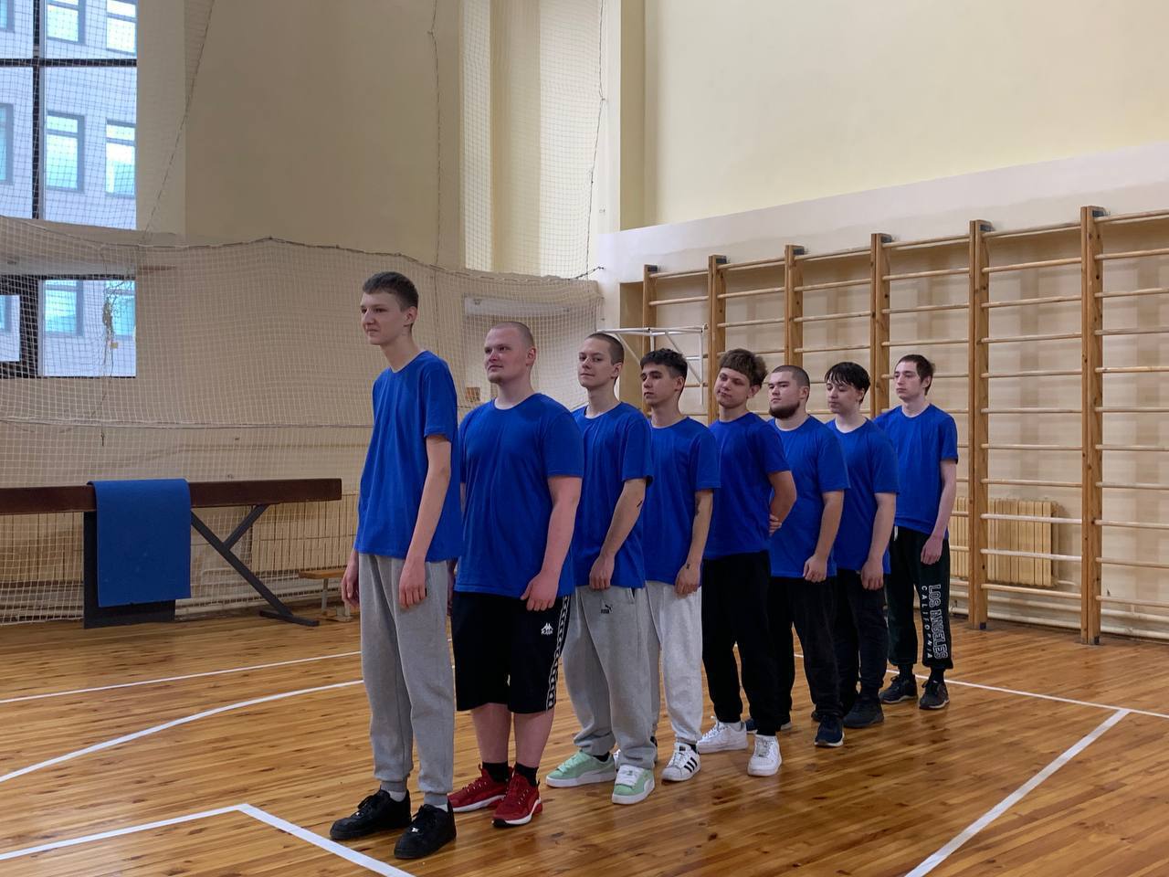 СПОРТИВНЫЙ ДУХ ОСЕНИ: ПЕРВОКУРСНИКИ ВСТРЕЧАЮТ "ЗОЛОТУЮ ОСЕНЬ"! 