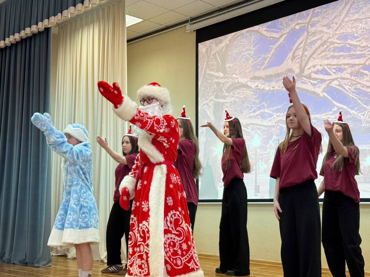 Аплодисменты, смех и новогодняя магия!