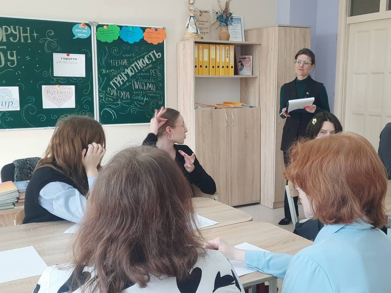 В эфире — "Говорун-шоу"! И сегодня в главной роли — учебная группа 3-ф! 