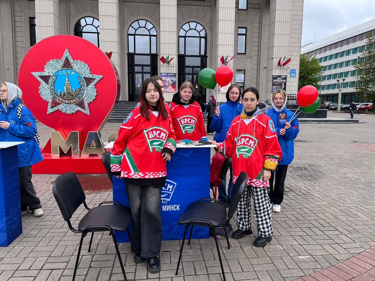 Акция «Ганаруся роднымi сiмваламі» в честь Дня Государственного флага, Государственного герба и Государственного гимна