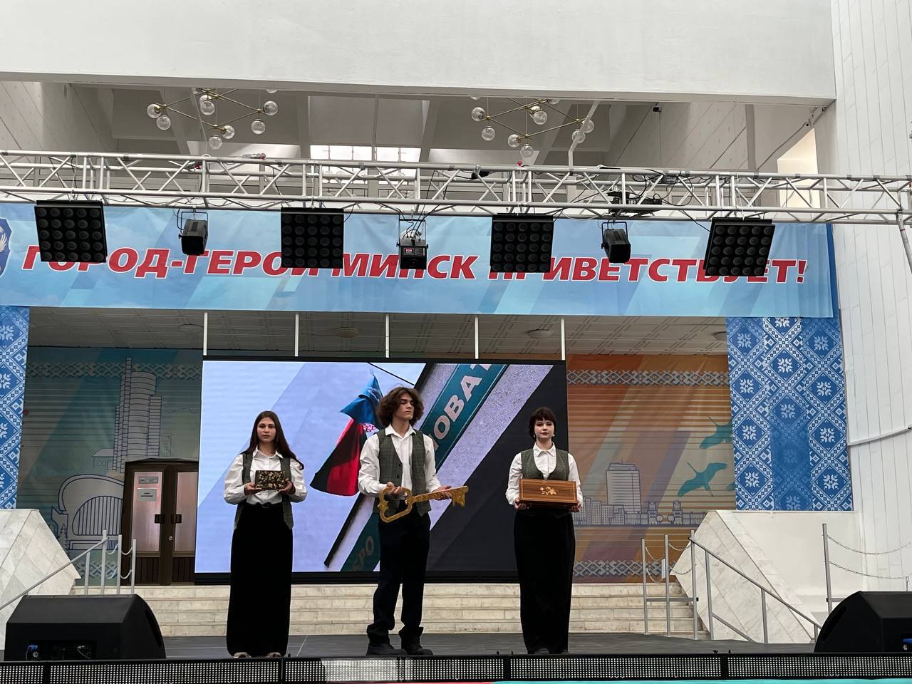  Взрыв талантов на «ПрофНавигаторе»! Агитбригада «Профессионалы» покоряет сцену!