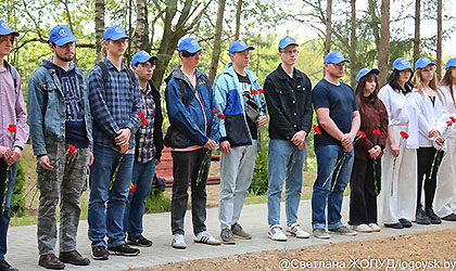 Молодежный актив профсоюза работников строительства почтил память погибших в урочище Ивановщина