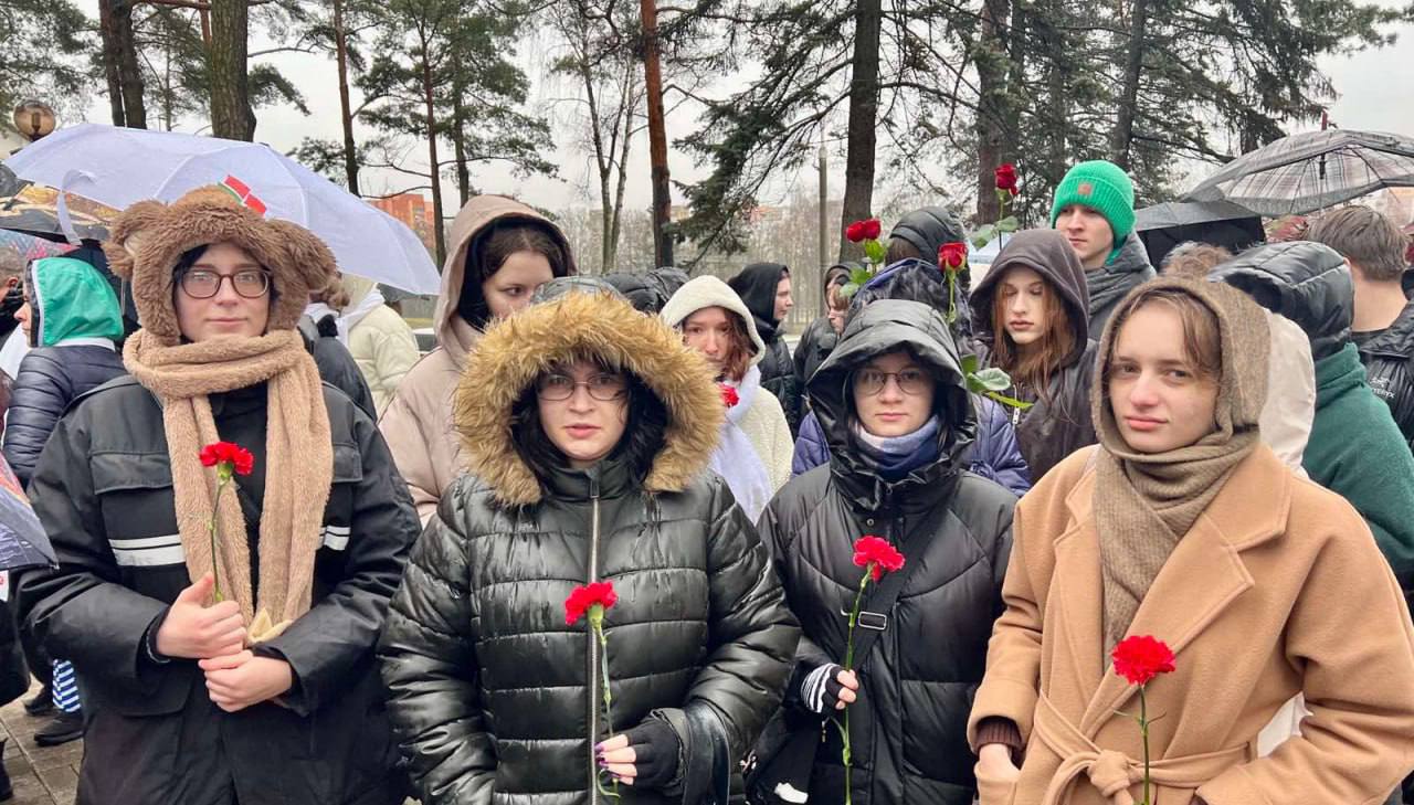 Навеки в памяти потомков!