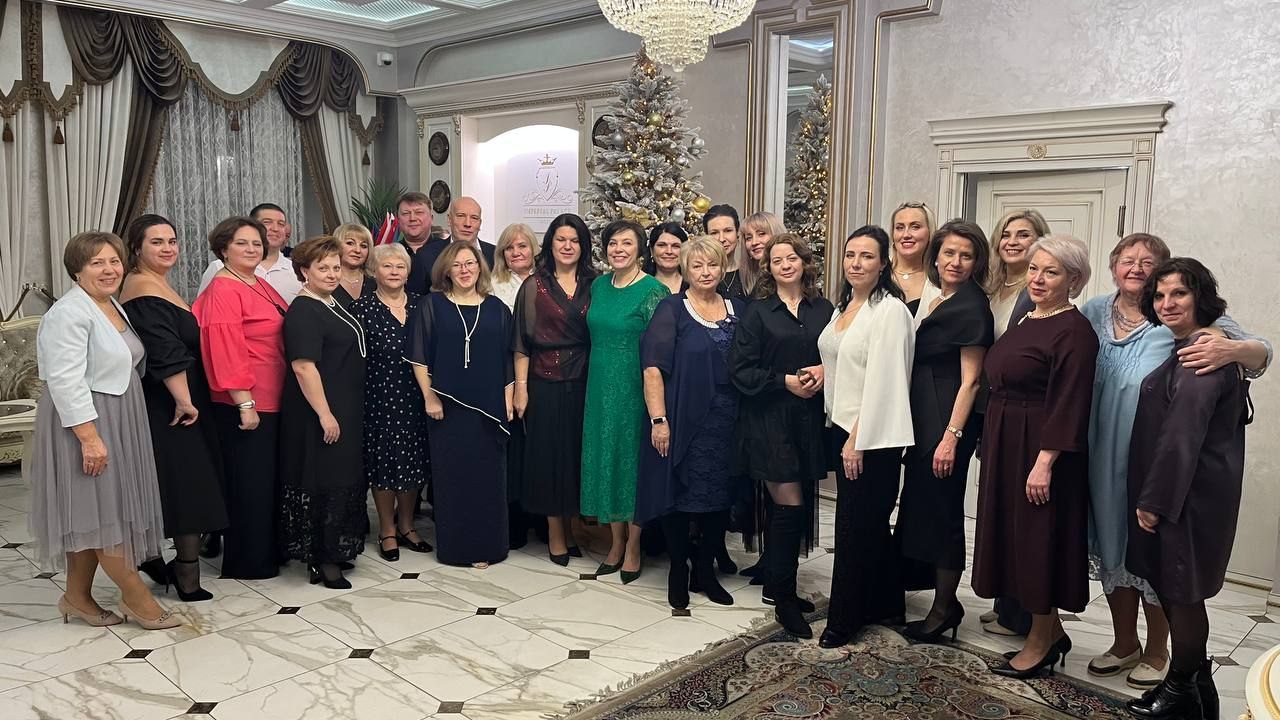 Профсоюзный комитет организовал и провел новогоднее праздничное мероприятие