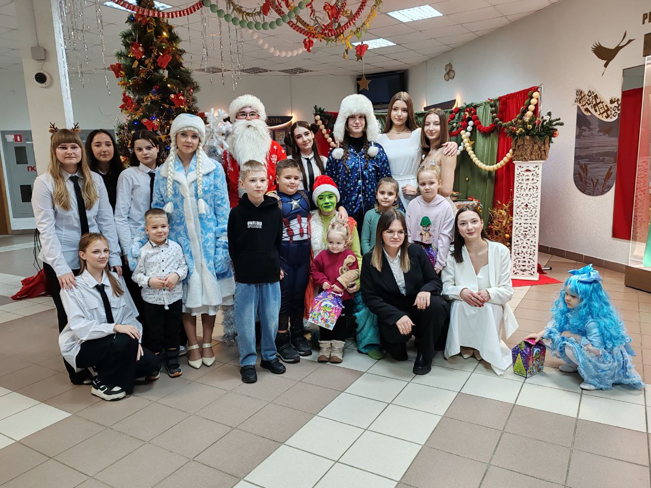 Профсоюзный комитет организовал и провел детский утренник программа "Гринч и жители Солнечногорска